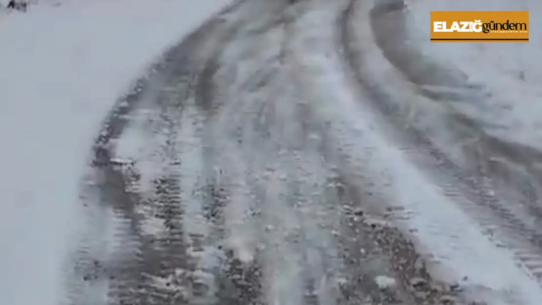 Elazığ'da kar yağışı nedeniyle 30 köy yolu ulaşıma kapandı