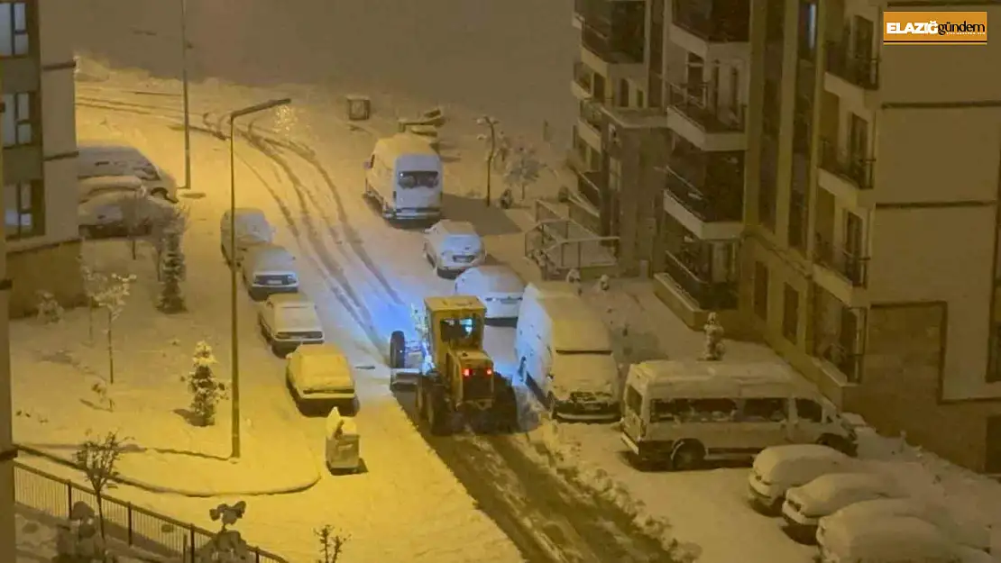 Elazığ'da kar yağışıyla birlikte ekipler çalışmalara başladı