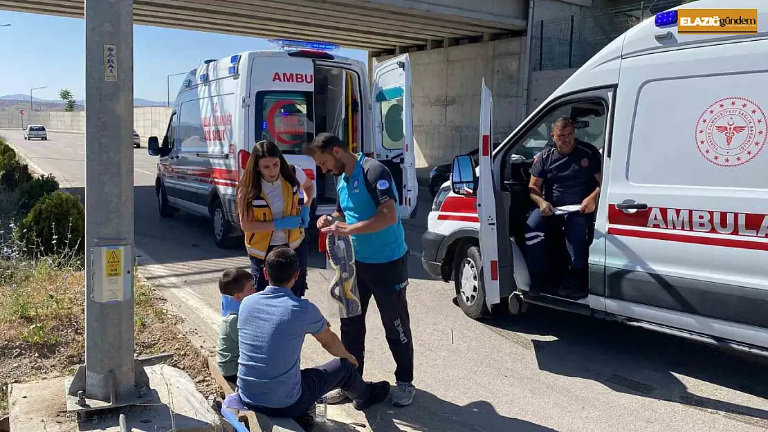 Elazığ'da karşı şeride geçen otomobil, kazaya neden oldu: 3 yaralı