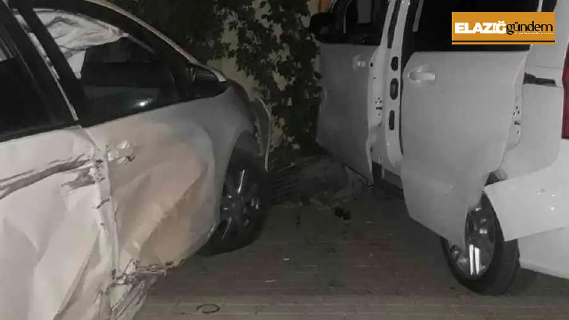 Elazığ'da kaza yapan otomobiller, ATM'ye daldı: 2 yaralı