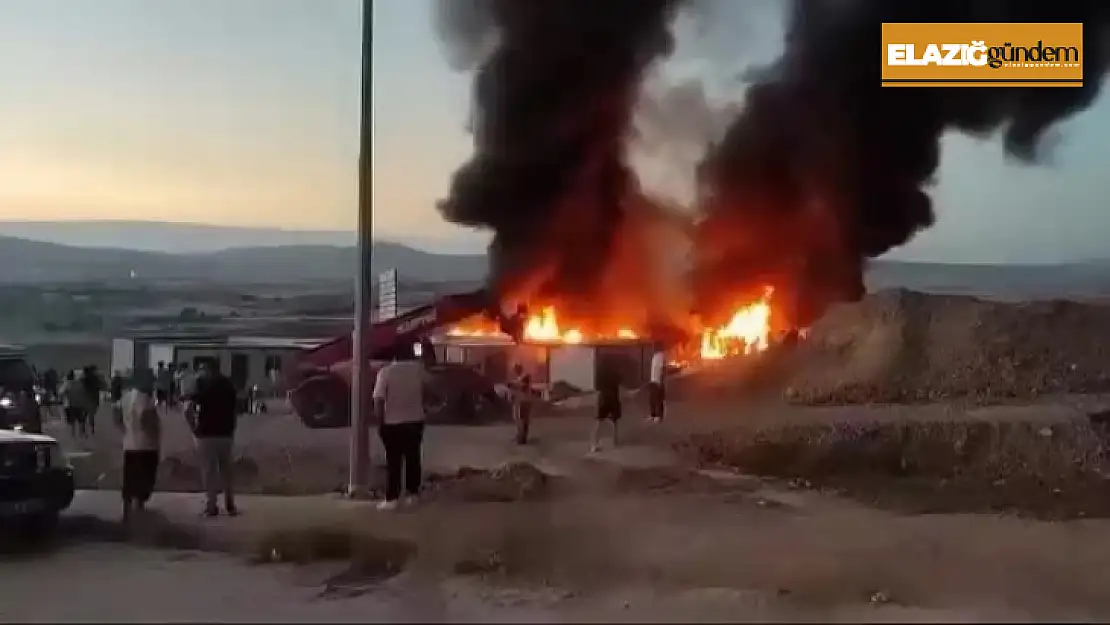 Elazığ'da konteyner yangını