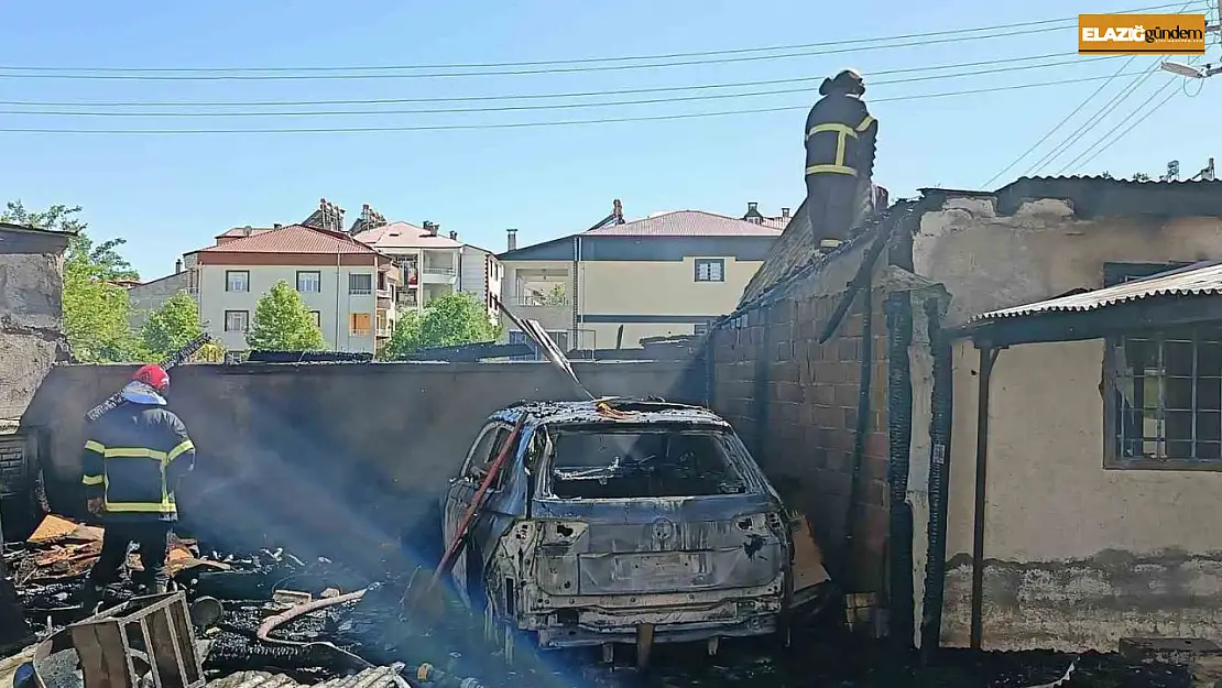 Elazığ'da korkutan yangın: Araba kullanılamaz hale geldi, odunluk kül oldu