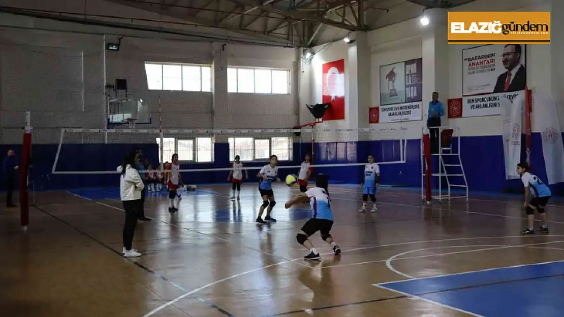 Elazığ'da küçükler Voleybol İl Şampiyonası başladı