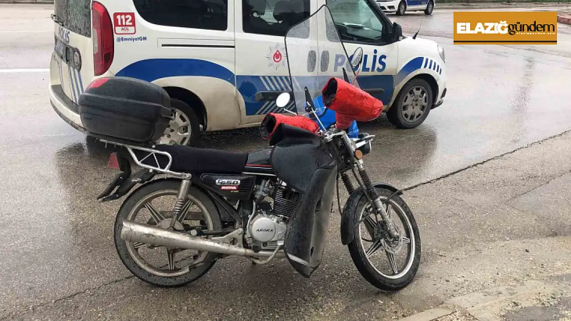 Elazığ'da motosiklet devrildi: 2 yaralı