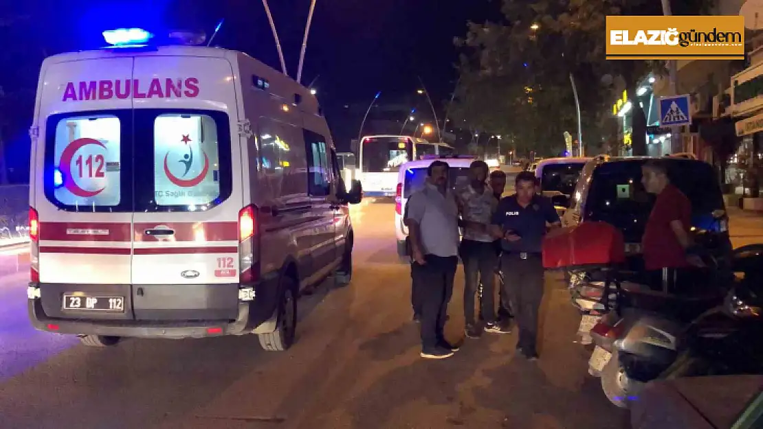 Elazığ'da motosiklet yayaya çarptı: 2 yaralı