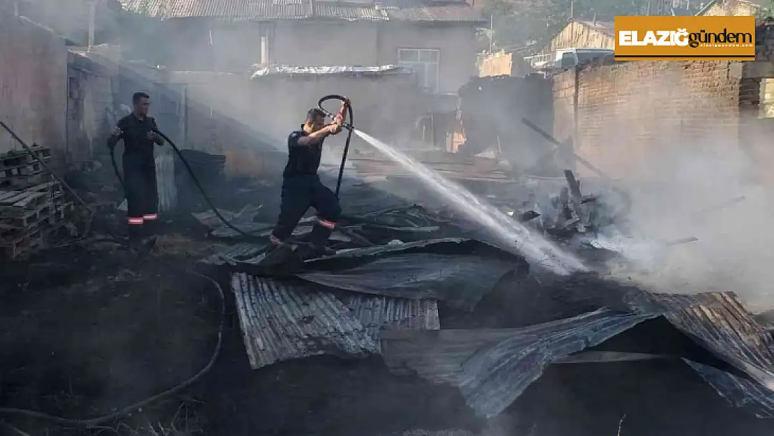 Elazığ'da odunluk yangını