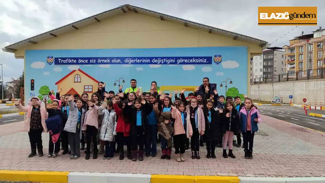 Elazığ'da öğrencilere trafik uygulamaları anlatıldı