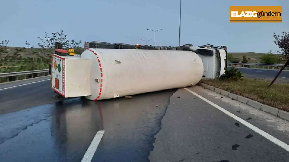 Çevre yolunda oksijen yüklü tanker yan yattı