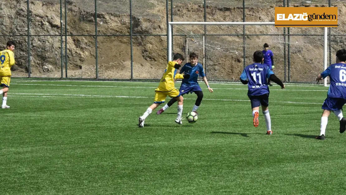 Elazığ'da okul sporları futbol müsabakaları başladı