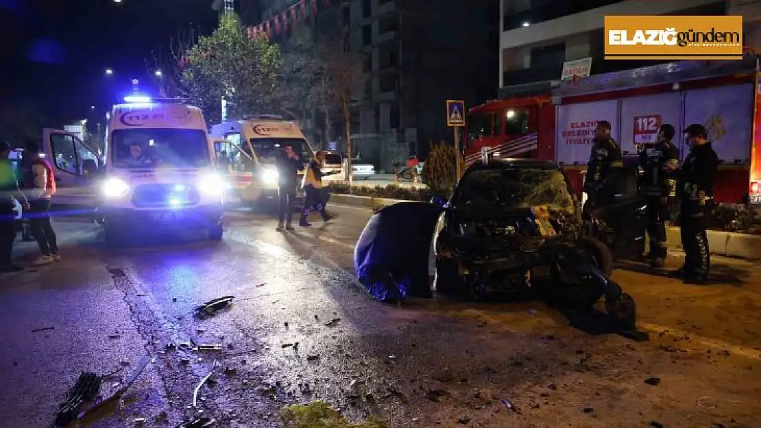 Elazığ'da ortalığın savaş alanına döndüğü kaza kamerada: 5 yaralı