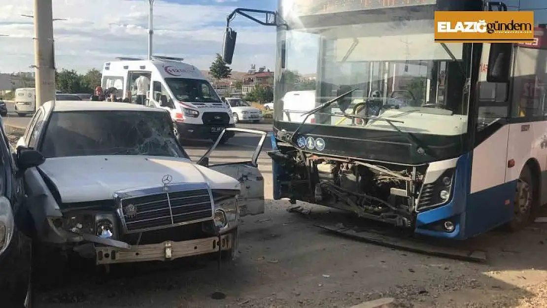 Elazığ'da otobüs 2 otomobile çarptı: 5 yaralı