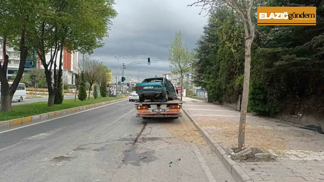 Elazığ'da otomobil ağaca çarptı: 1 yaralı