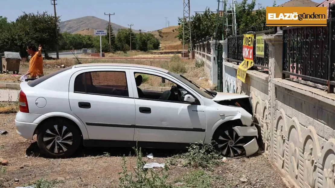 Elazığ'da otomobil bahçe duvarına çarptı: 5 yaralı