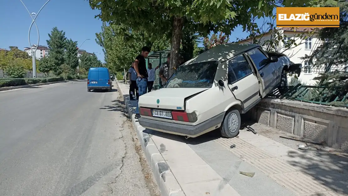 Elazığ'da otomobil duvara çarptı: 1 yaralı