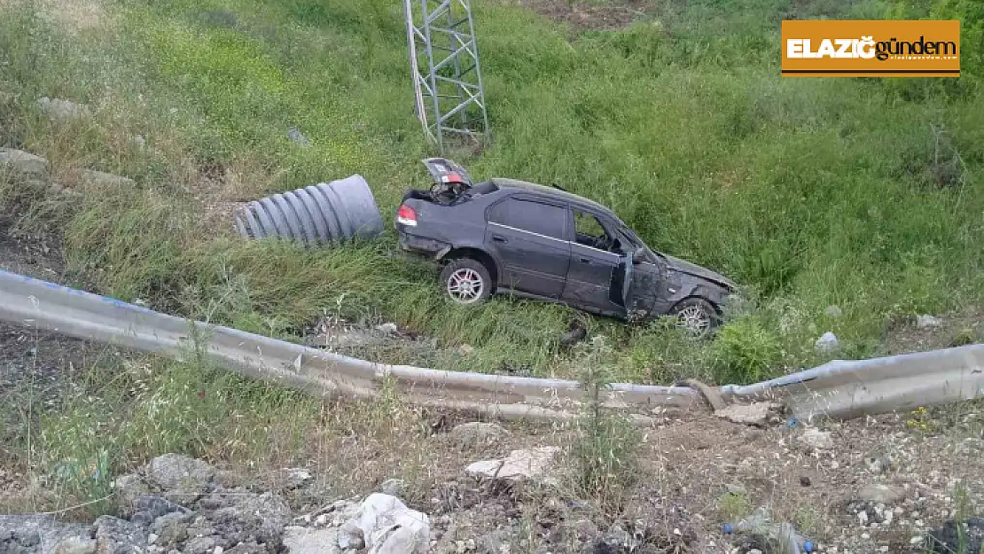 Elazığ'da otomobil şarampole uçtu: 2 yaralı