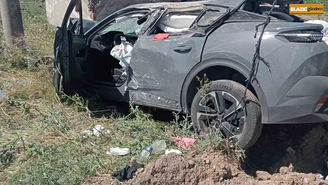 Elazığ'da otomobil şarampole uçtu: 4 yaralı