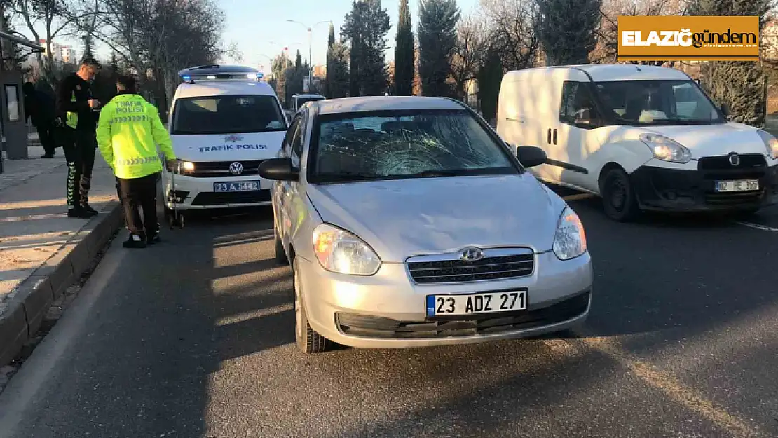 Elazığ'da otomobilin çarptığı kadın yaralandı