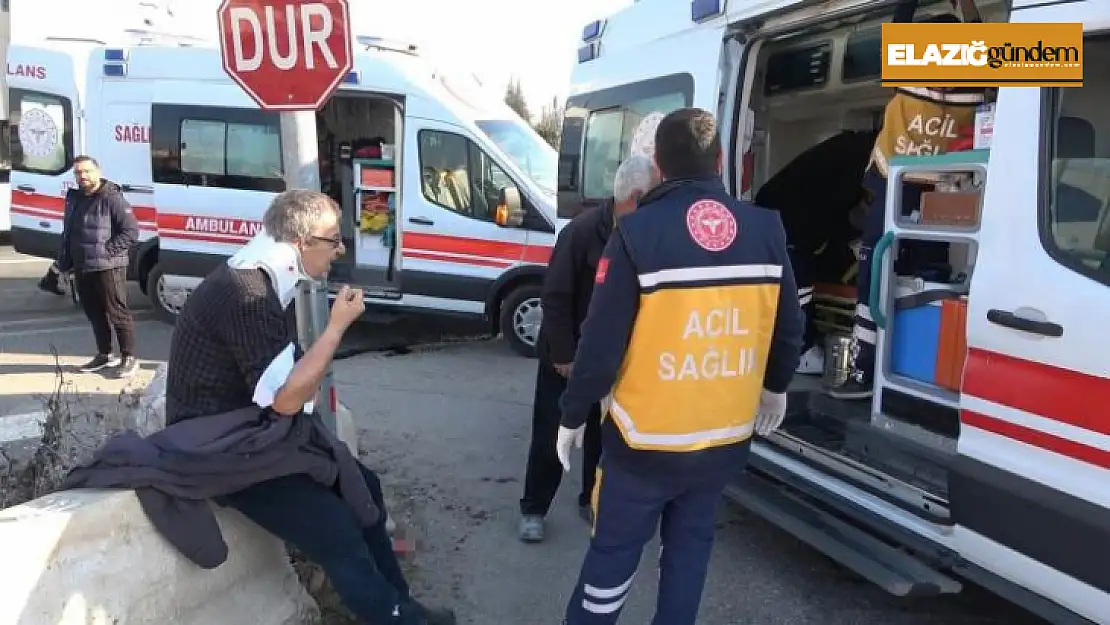 Elazığ'da pikap kamyonun altına girdi: 3 yaralı