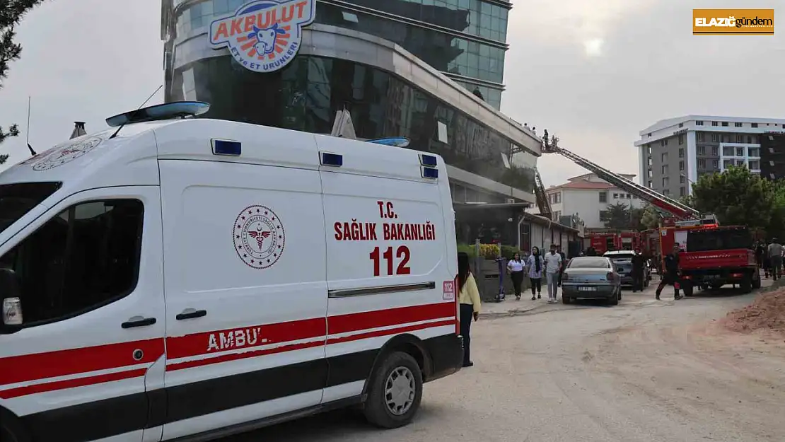Elazığ'da plazada yangın paniği