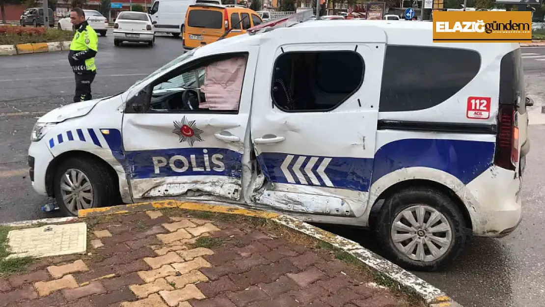 Elazığ'da polis aracı ile otomobil çarpıştı: 2 polis yaralandı