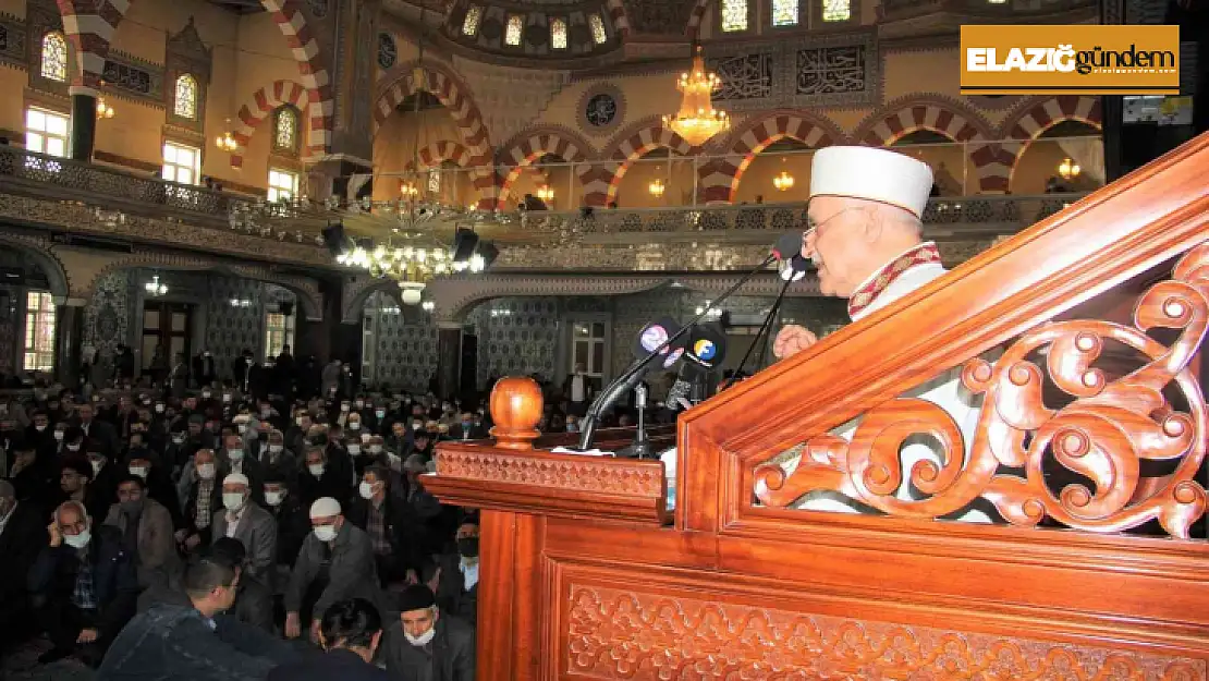 Elazığ'da Ramazan ayının ilk cuma namazında camiler doldu