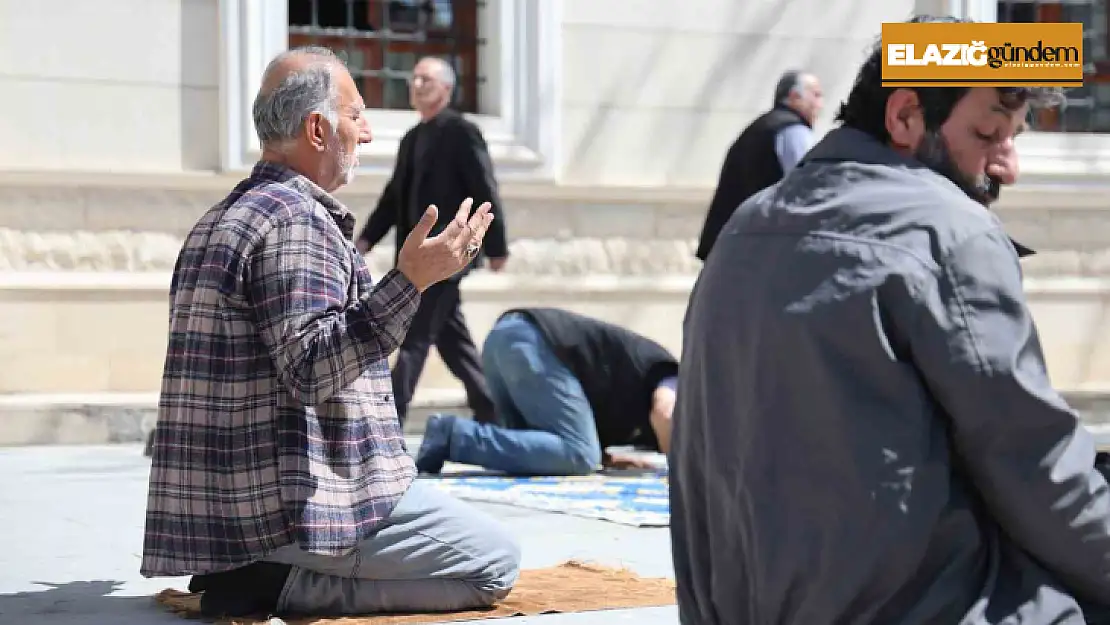 Elazığ'da Ramazan ayının son cuma namazı kılındı