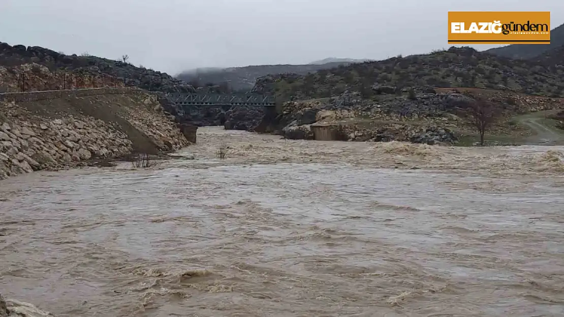 Elazığ'da sağanak yağış sonrası dereler coştu