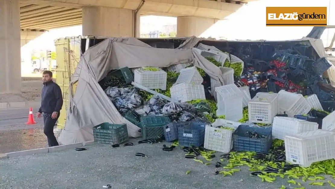 Kekliktepe'de sebze yüklü kamyon devrildi