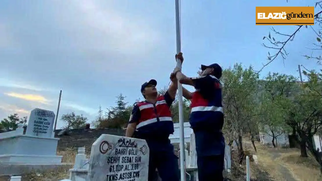 Elazığ'da şehit mezarlarına jandarma eli değdi