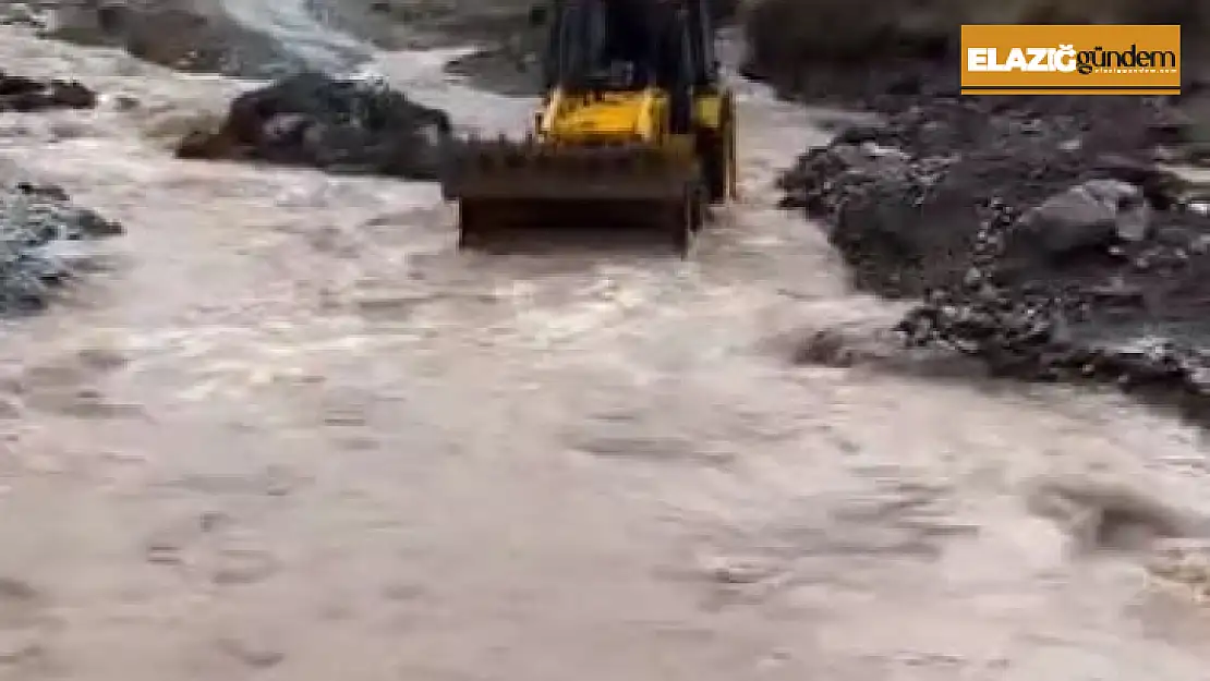 Elazığ'da şiddetli yağışlar köy yollarına zarar verdi