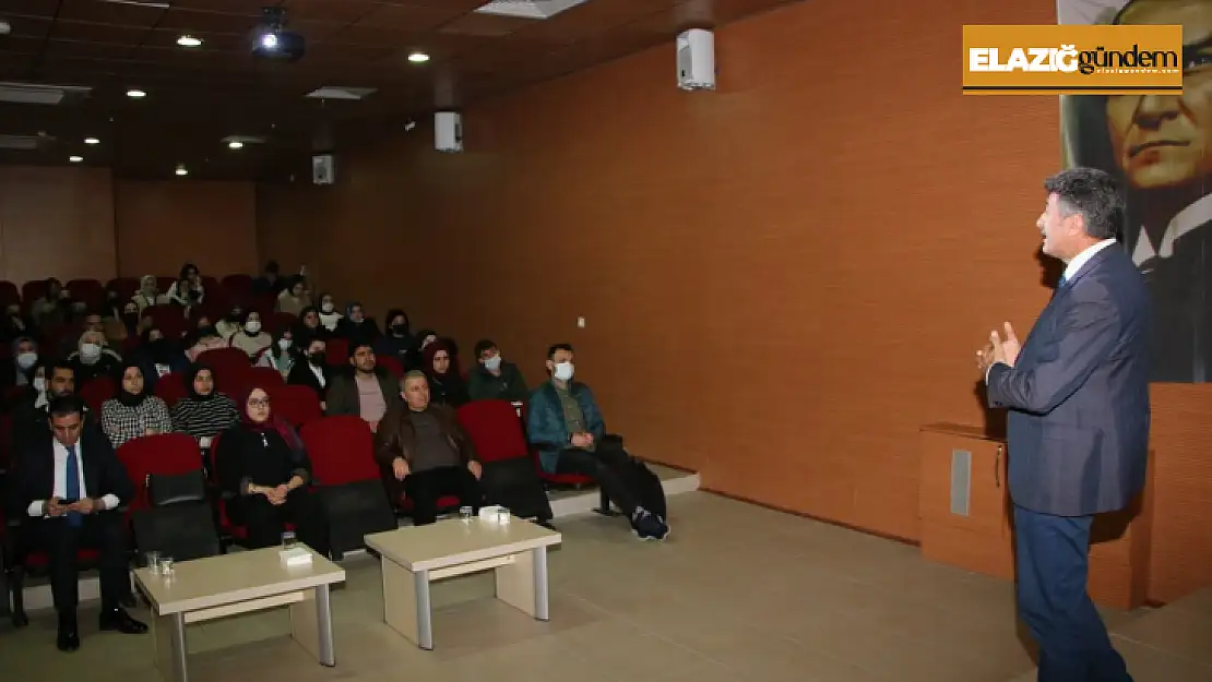 Öğrencilere sosyal hizmet uygulamaları semineri verildi