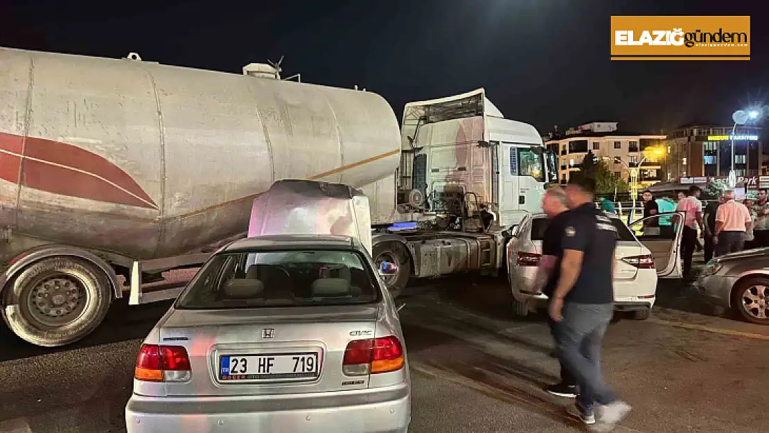 Elazığ'da tankerle iki otomobil çarpıştı: 2 yaralı