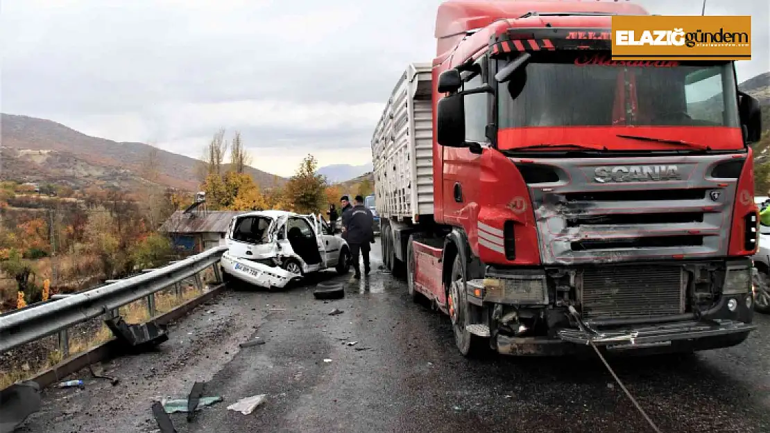 Elazığ'da tır ile otomobil çarpıştı: 2 ağır yaralı
