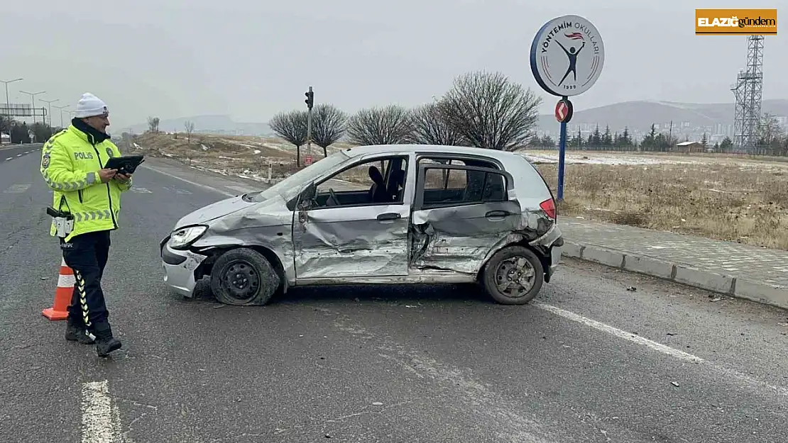 Elazığ'da trafik kazası: 1'i ağır 3 yaralı