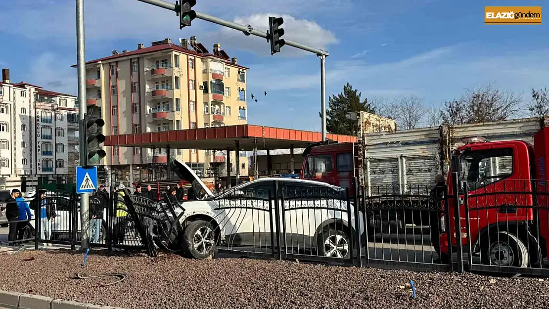 Elazığ'da trafik kazası: 3 yaralı