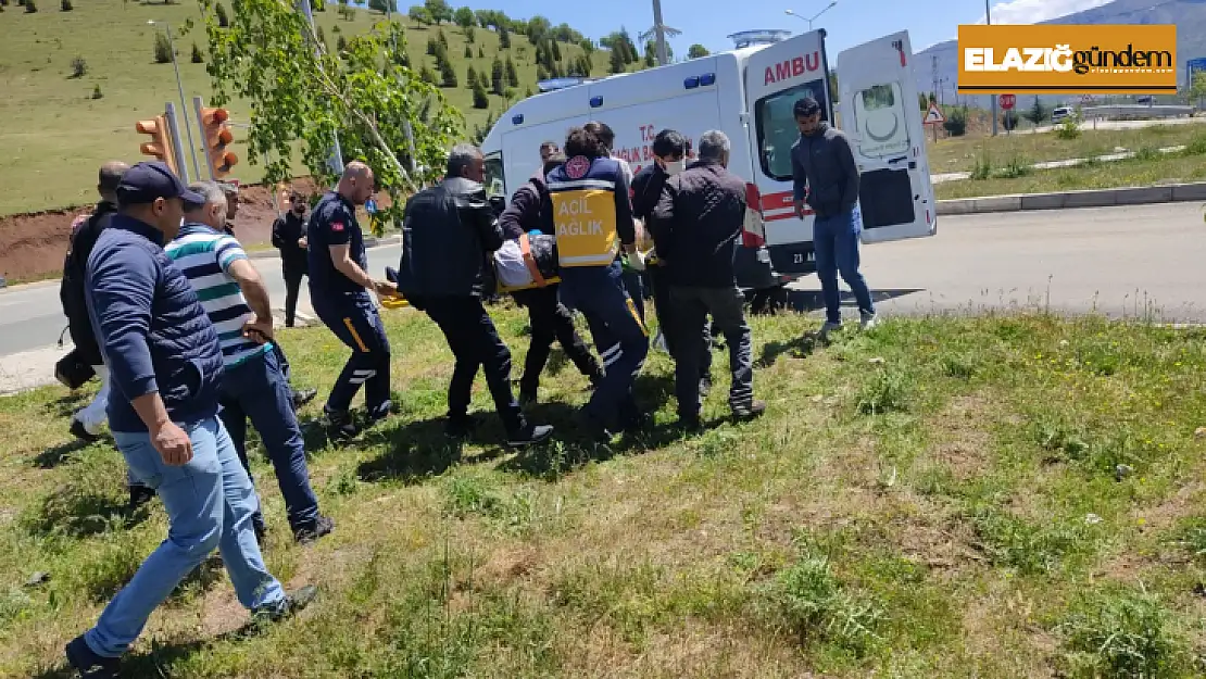 Sivrice Kavşağı'nda trafik kazası: 1'i bebek 4 yaralı