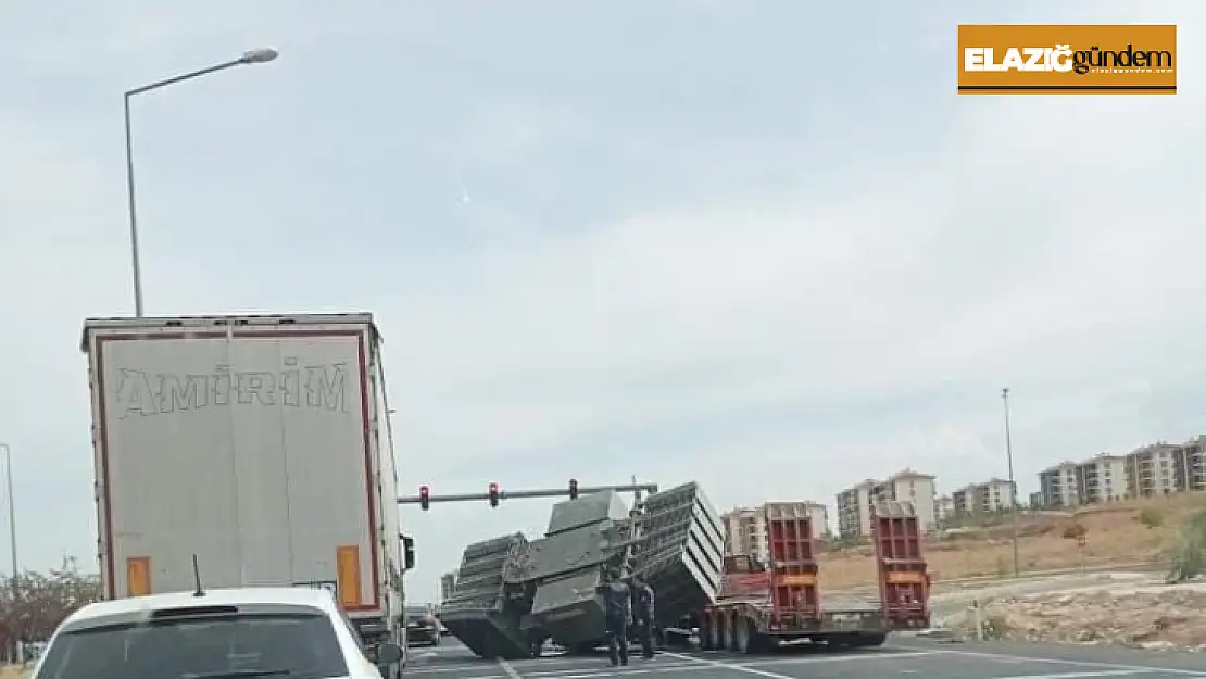 Elazığ'da trafo yüklü tır yan yattı