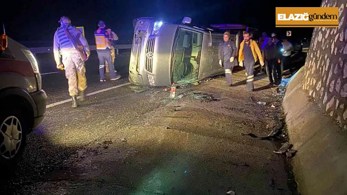 Elazığ'da transit yan yattı: 4 yaralı