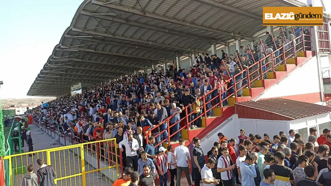 Elazığ'da tribünler tıklım tıklımdı