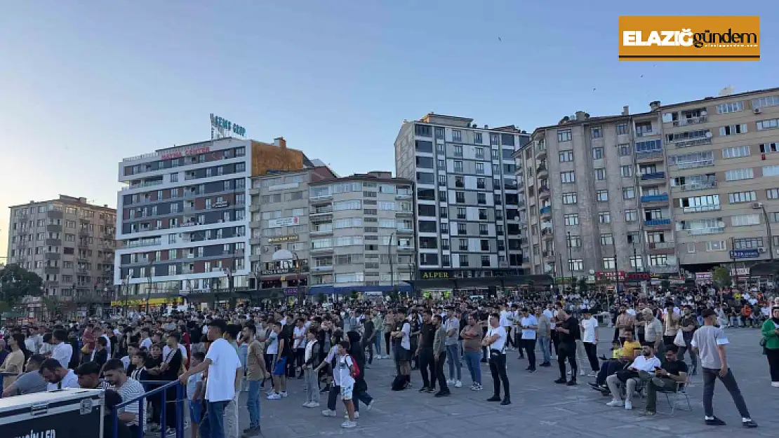 Elazığ'da Türkiye-Portekiz maçı için dev ekran kuruldu