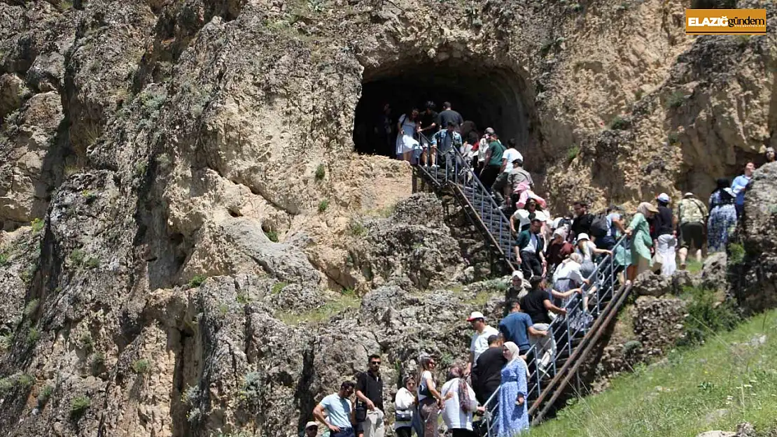 Elazığ'da üniversite öğrencileri Palu'yu gezdi