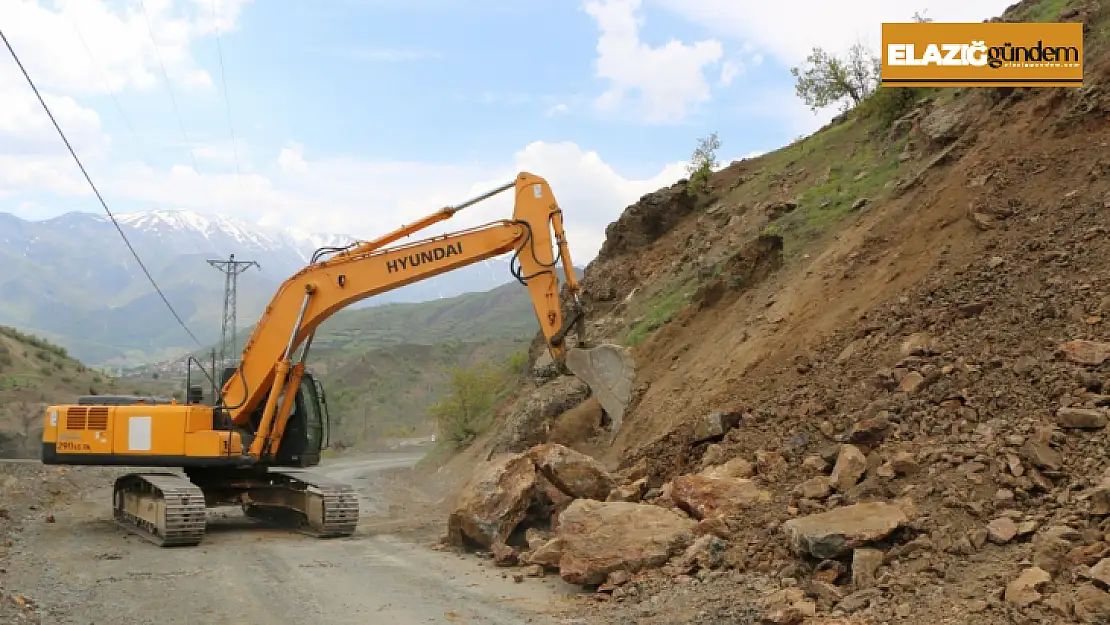 Elazığ'da yol genişletme çalışmaları sürüyor