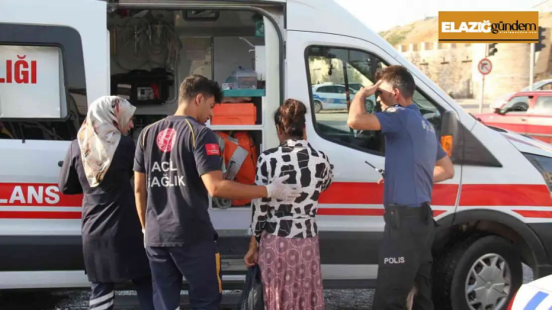 Elazığ'da yolcu minibüsü ile otomobil çarpıştı: 8 yaralı