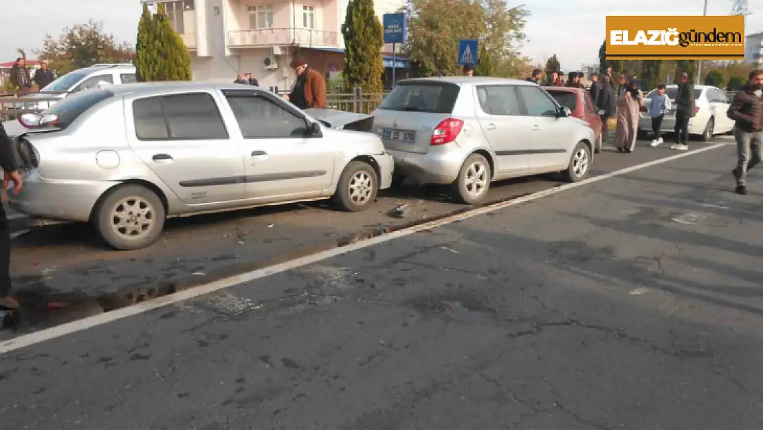 Elazığ'da zincirleme kaza: 5 araç hasar aldı