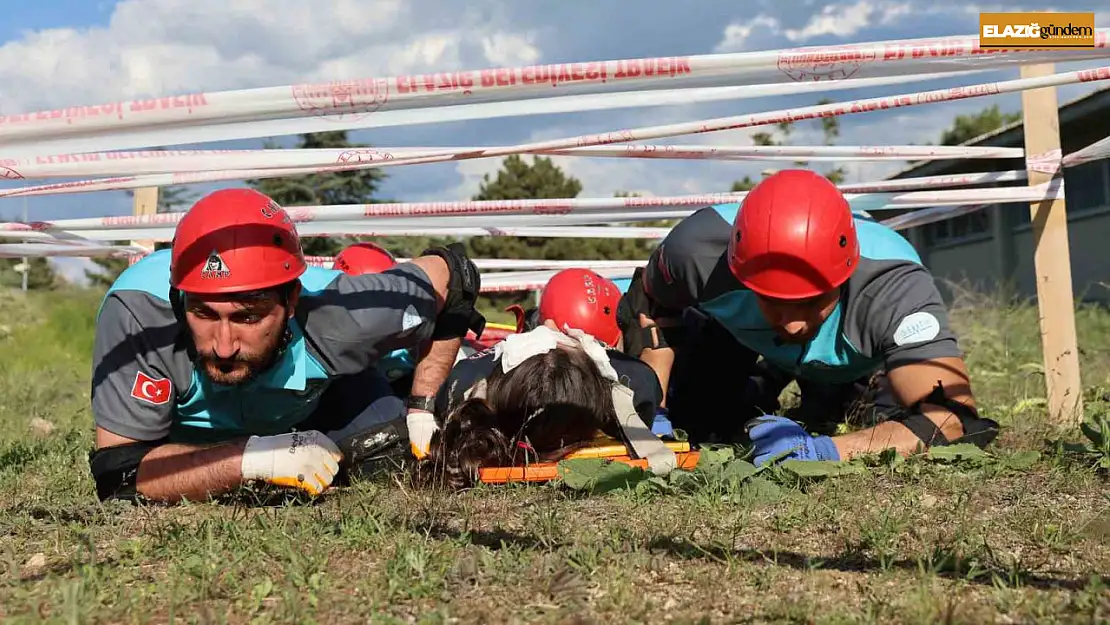 Elazığ'da zorlu UMKE eğitimi tamamlandı