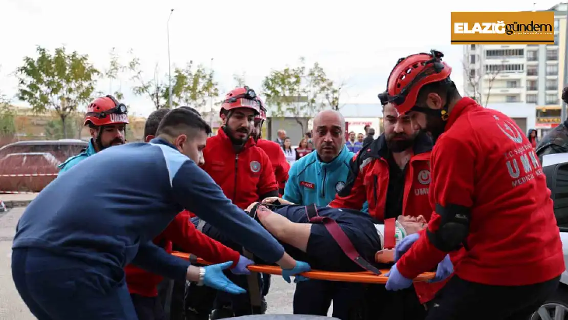 Elazığ Fethi Sekin Şehir Hastanesindeki deprem tatbikatı gerçeği aratmadı