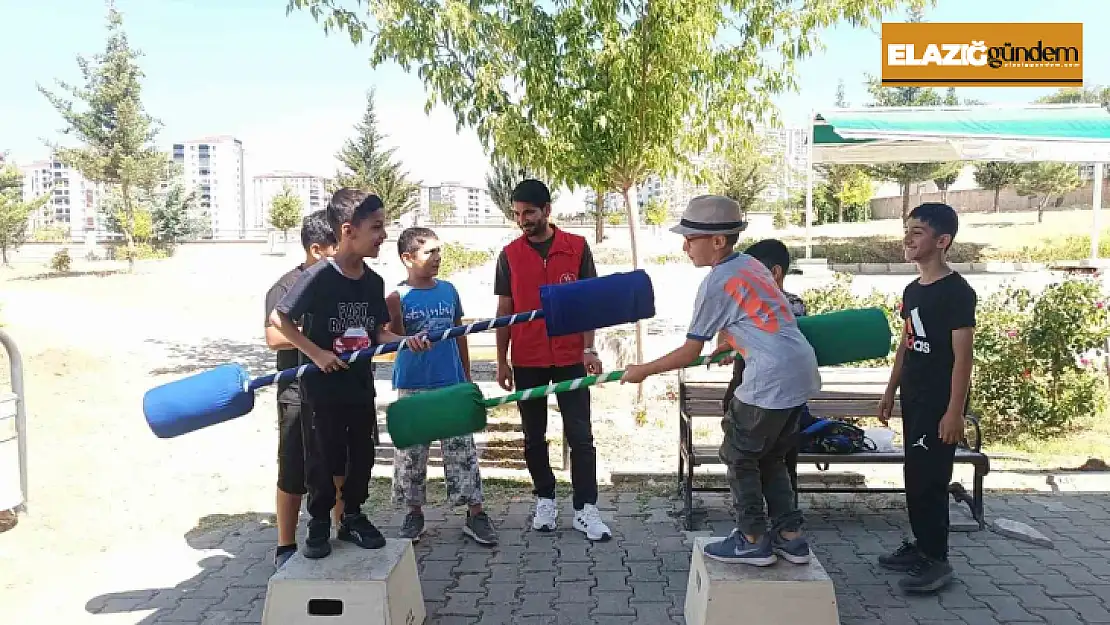 Elazığ Gençlik Merkezi gönüllülerinden cami temizliği