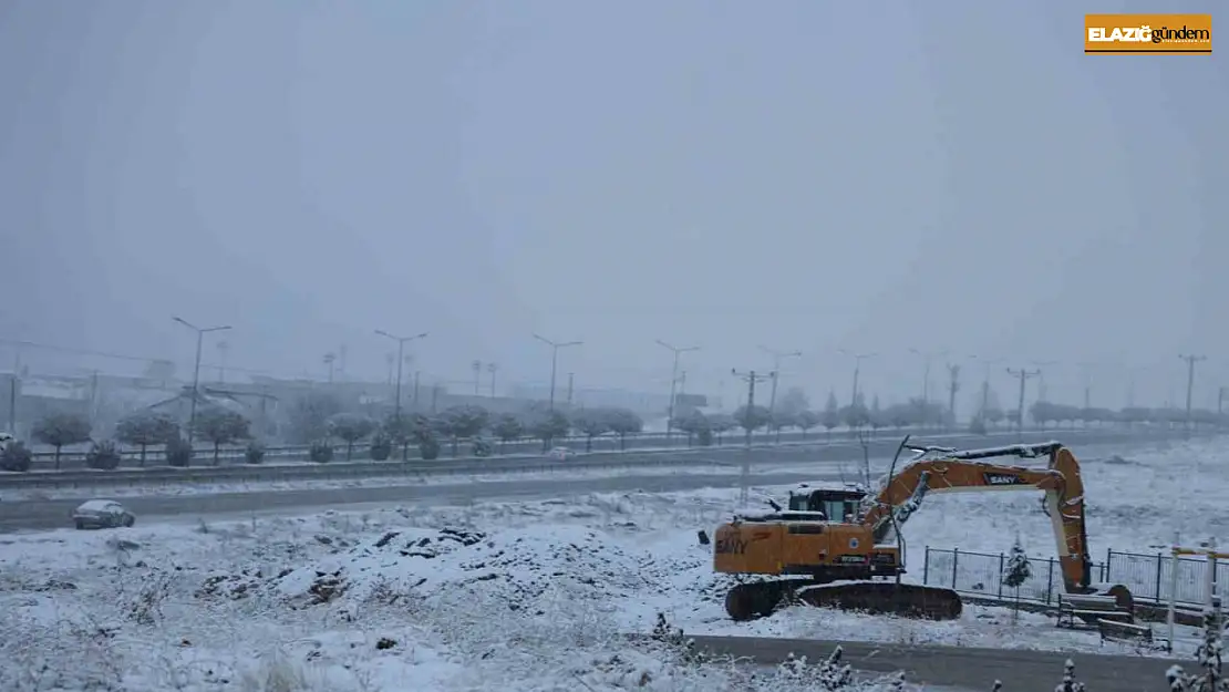 Elazığ güne karla uyandı