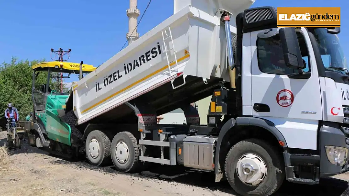 Elazığ İl Özel İdaresi ekiplerinden yol bakım ve genişletme çalışmaları