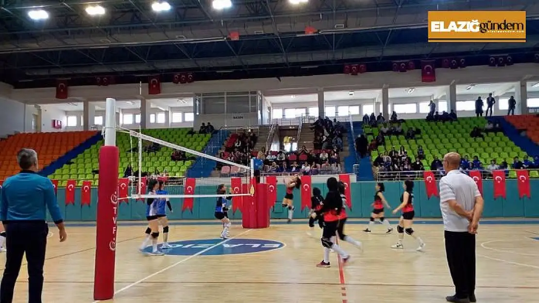 Elazığ'ın ev sahipliğinde voleybol grup müsabakaları başladı